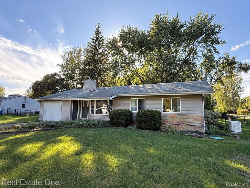1670 S Poseyville Road, Midland