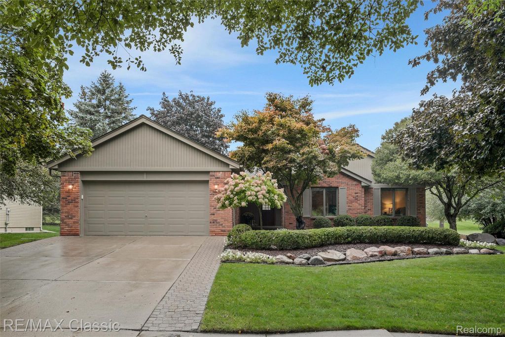 25511 Buckminster Drive, Novi