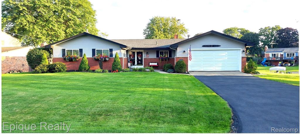 3278 Schoolhouse Drive, Waterford charter township