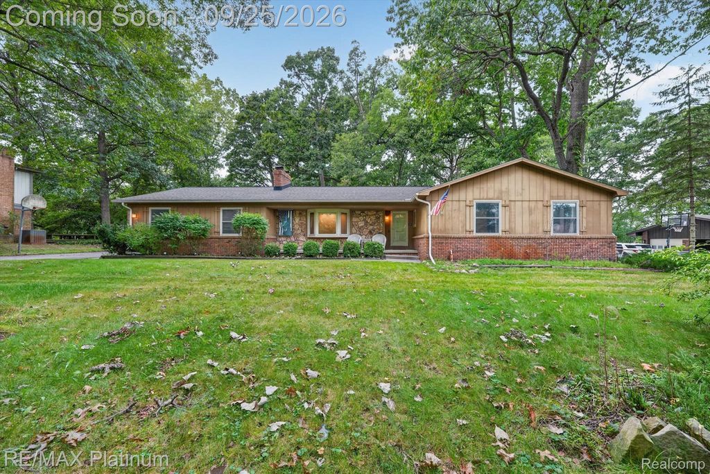9780 Daleview Drive, South Lyon