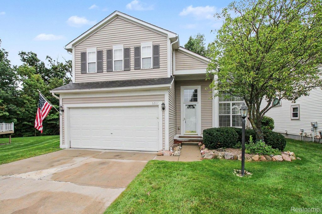 5207 Sandalwood Circle, Grand Blanc