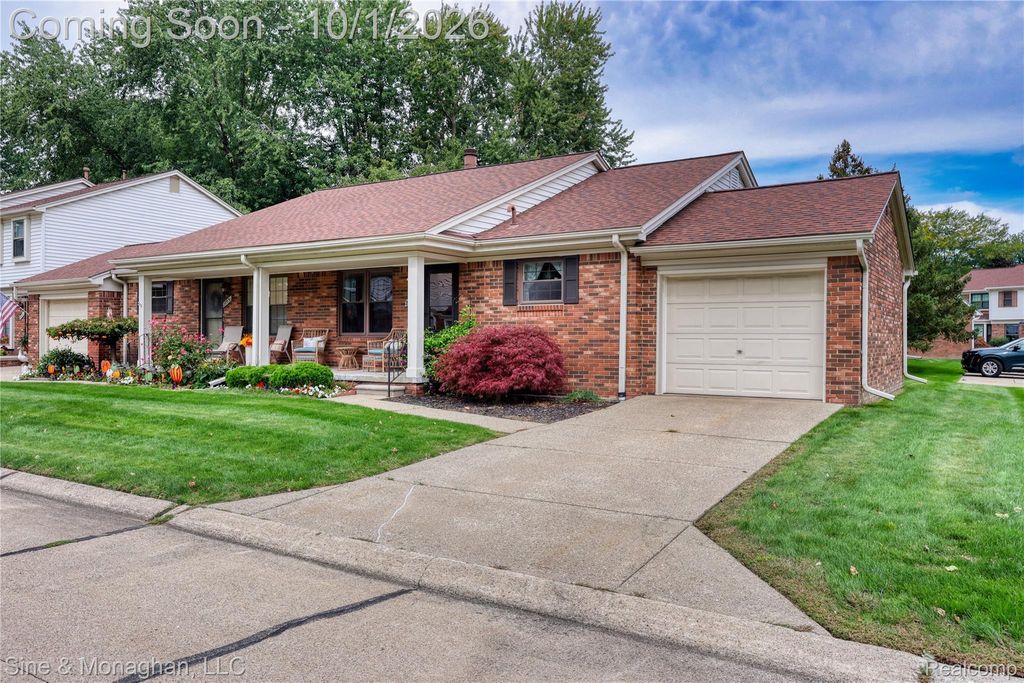 28061 Shadowood Lane, Harrison Township