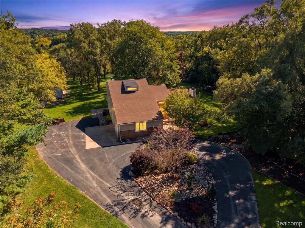 2605 Childs Lake Road, Milford charter township