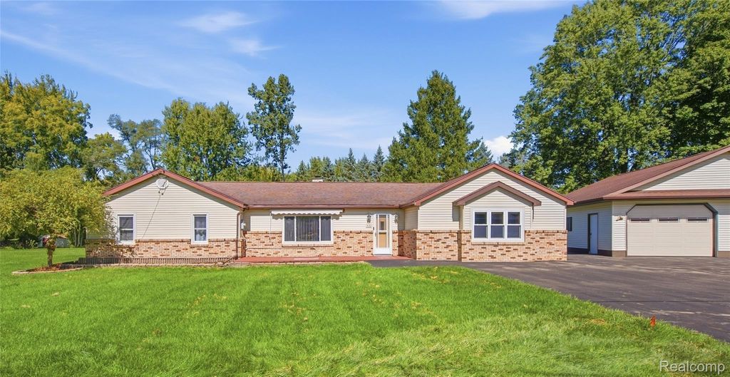 5153 Raymond Avenue, Burton