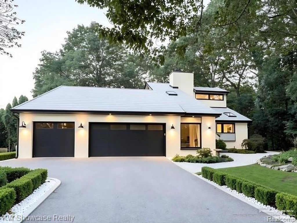 1510 Milford Hills Drive, Milford charter township