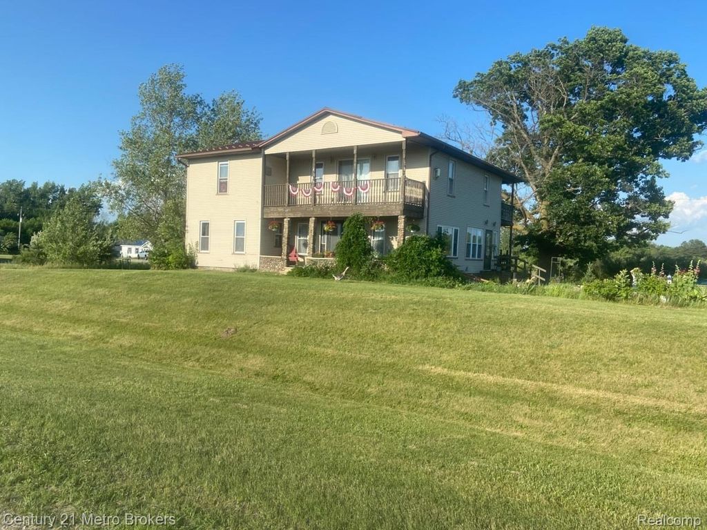 7584 N Sheridan Road, Edmore