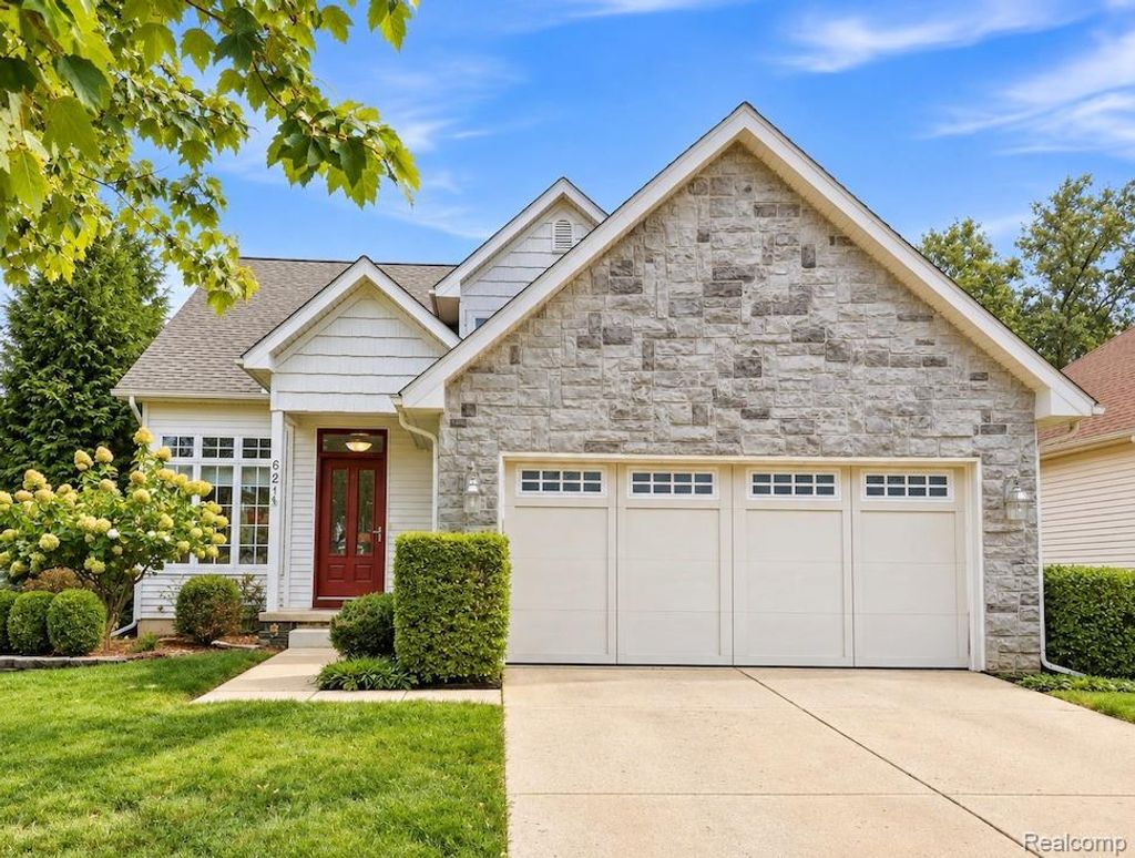 621 Creekside Court, Chelsea