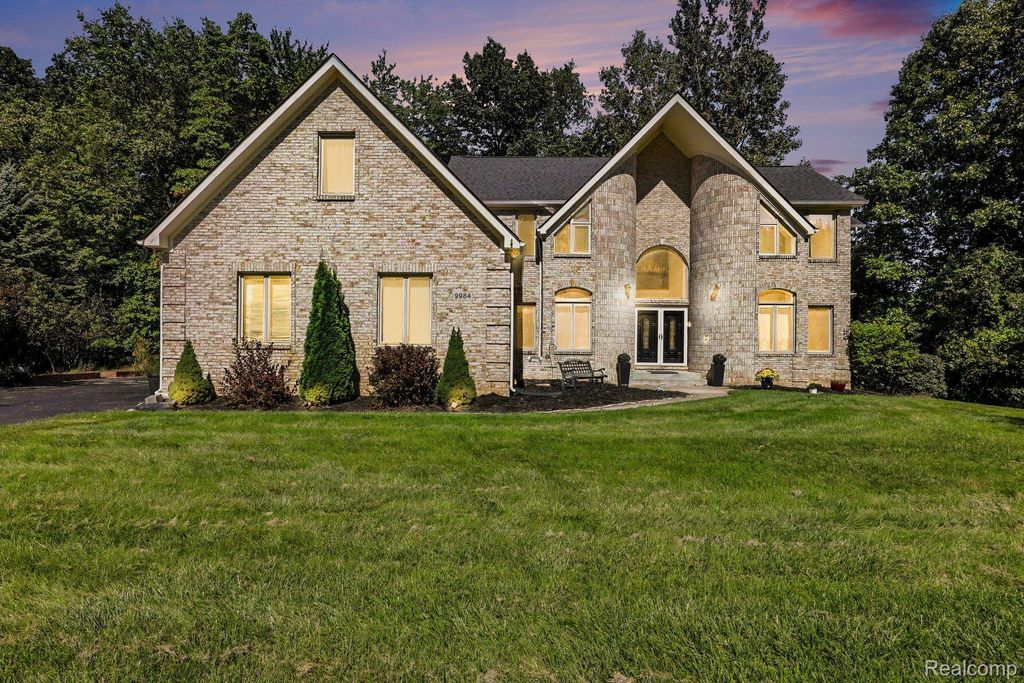 9984 Maple Valley Drive, Clarkston