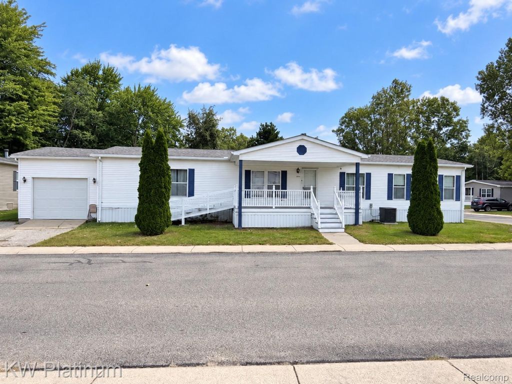 104 Deer Creek Drive, Fort Gratiot