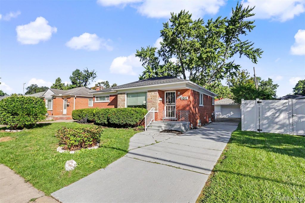 24936 Elmira, Redford