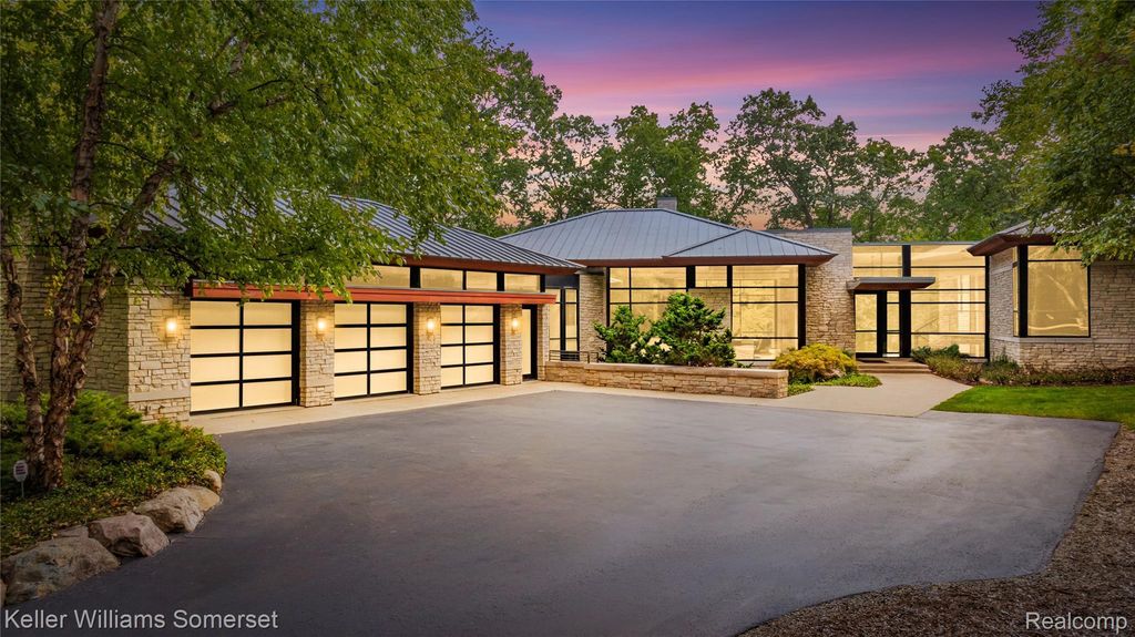 6956 Cooley Lake Road, White Lake