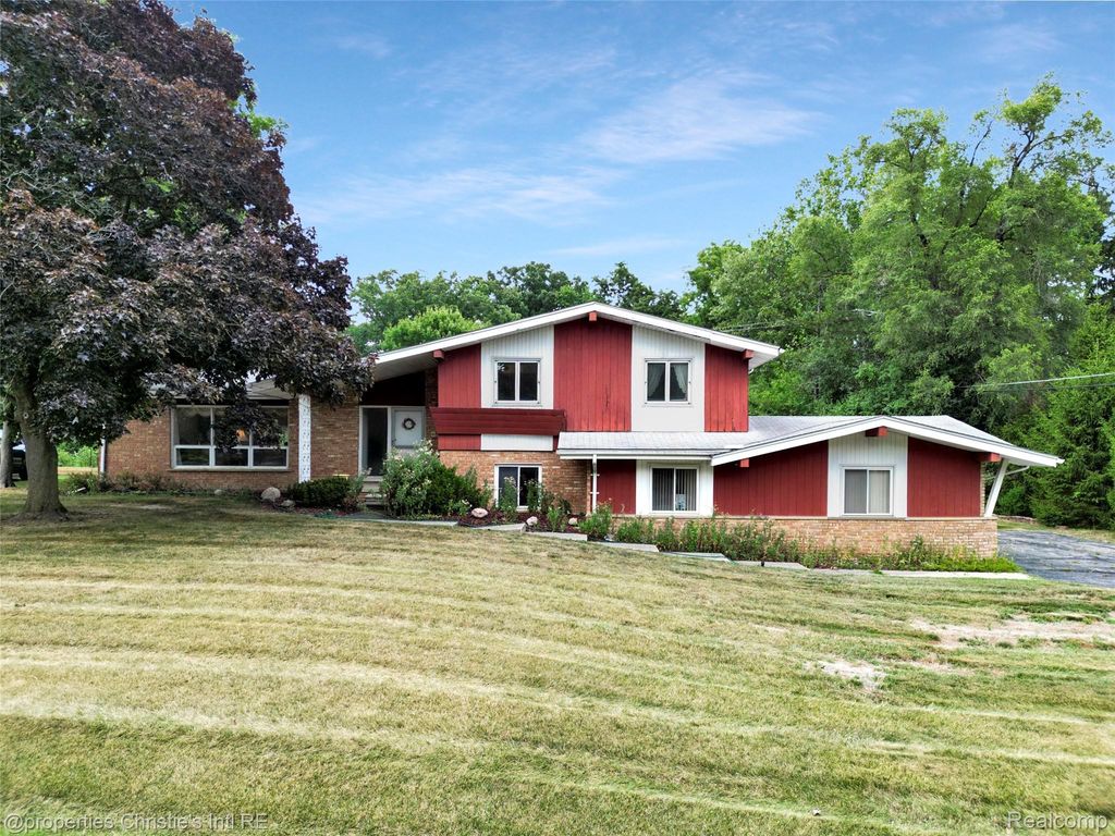 1342 Lake Crescent Drive, Bloomfield Hills