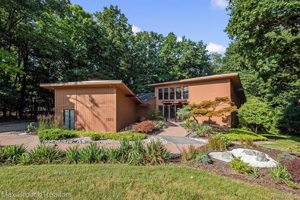 1211 Kensington Road, Bloomfield Hills