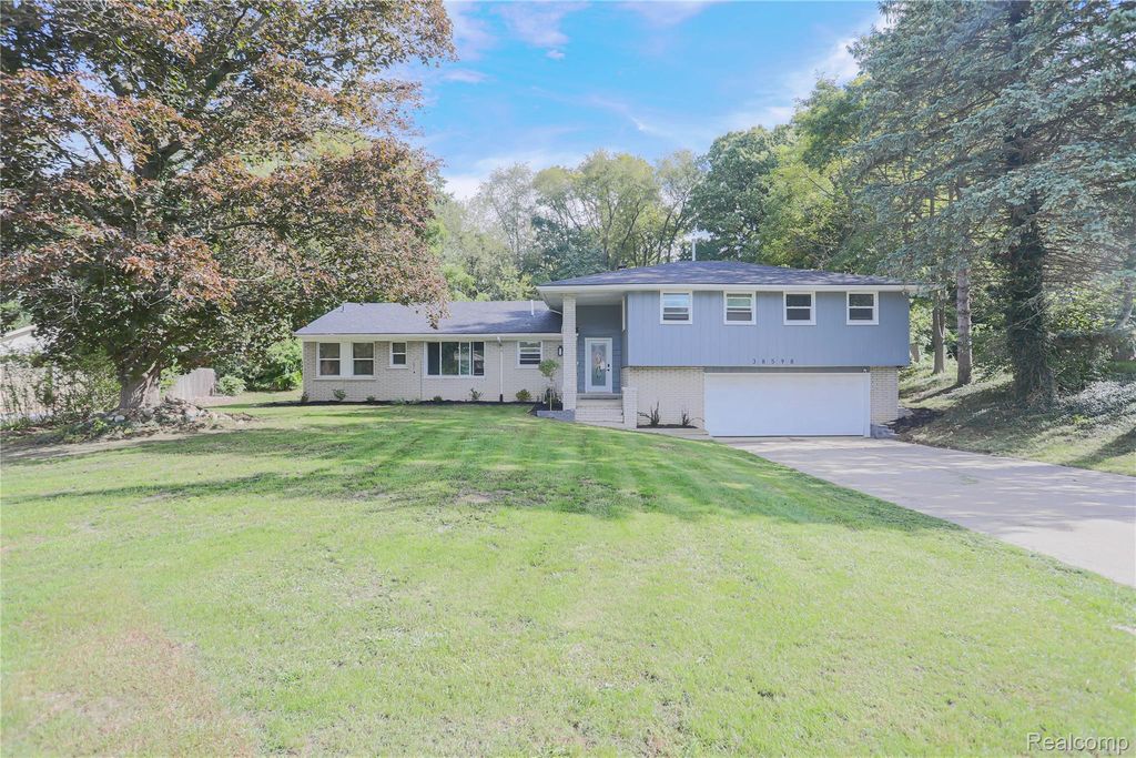 38598 Applewood Street, Clinton Twp