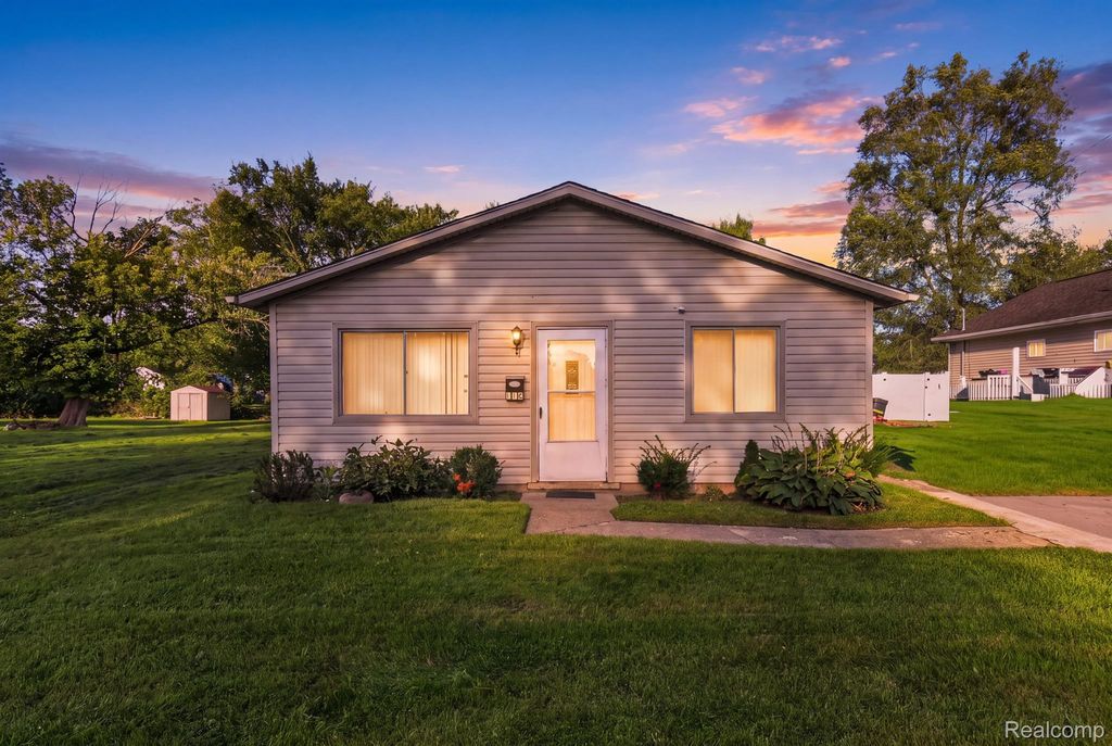 238 Seward Street, Pontiac
