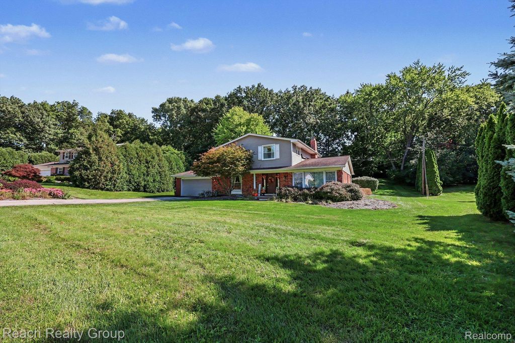 2553 Yorkshire Lane Lane, Bloomfield Hills