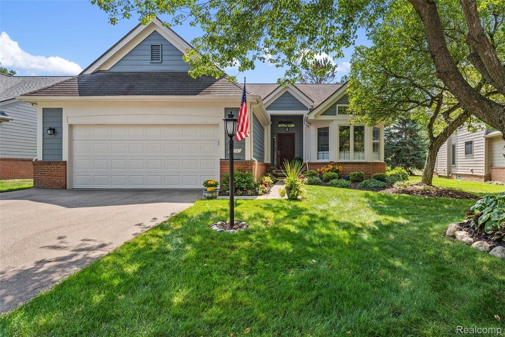 47543 Arbor Trail, Northville
