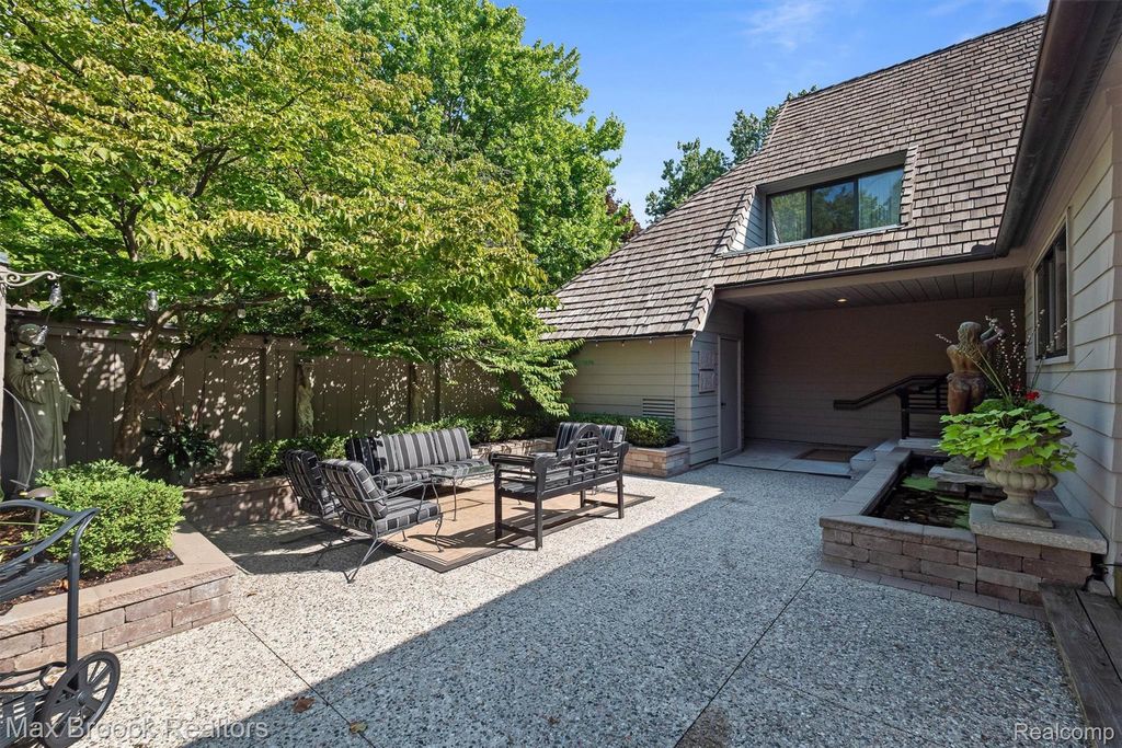 969 Bloomfield Woods, Bloomfield Hills