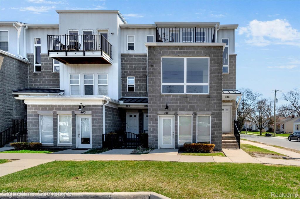 390 Hilton Road, Ferndale