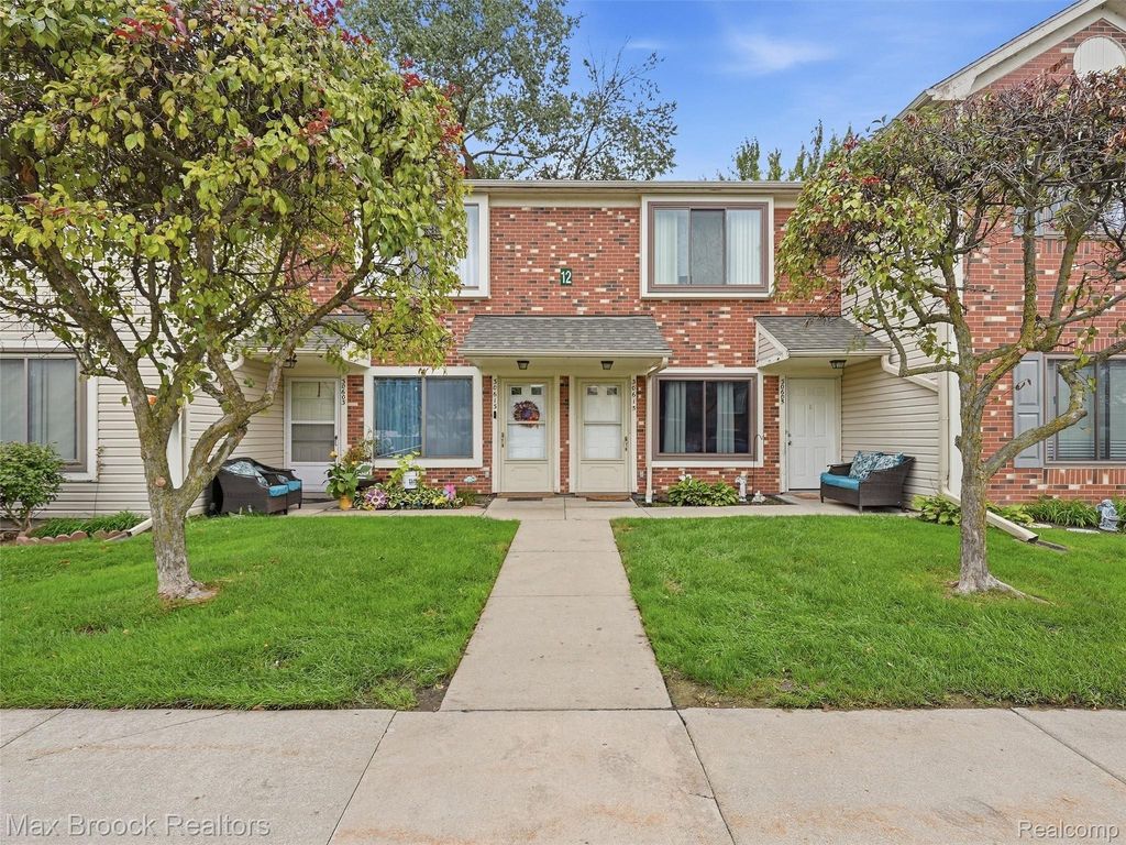30613 Hidden Pines Lane, Roseville