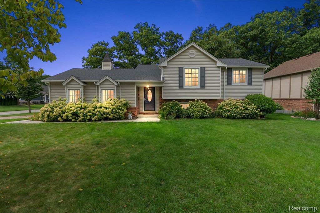 759 Kentucky Drive, Rochester Hills