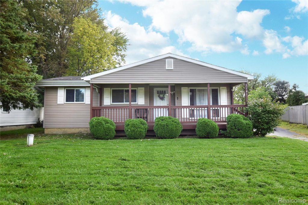 2141 Sandalwood Drive, Burton