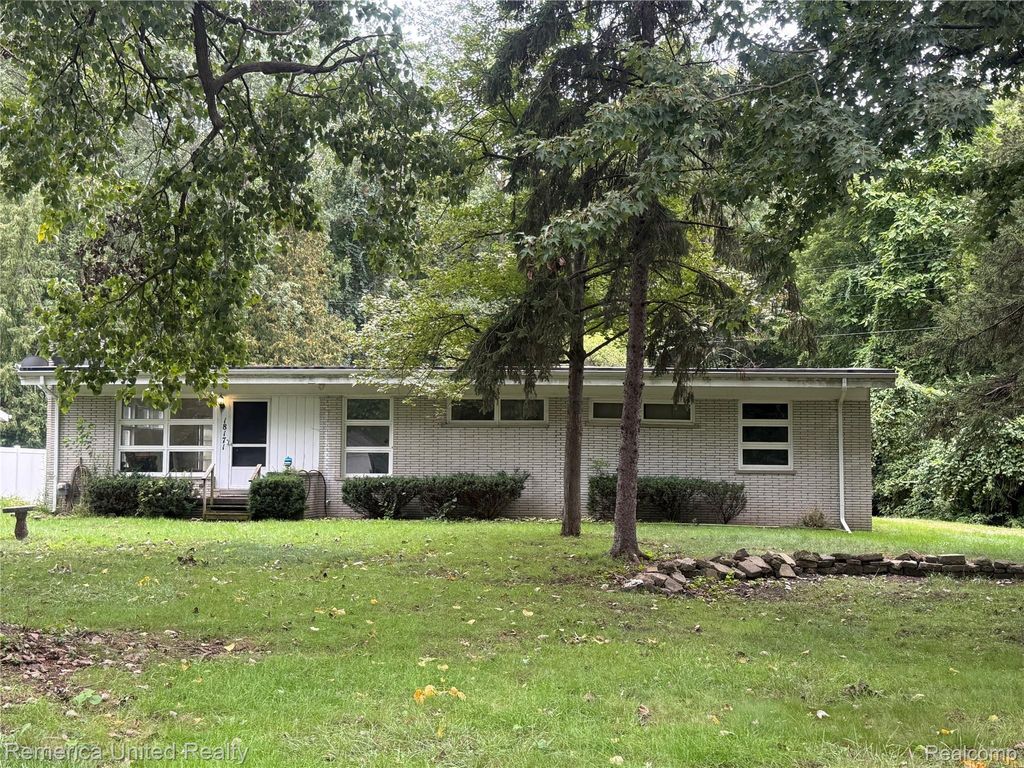 18171 Lathers Street, Livonia