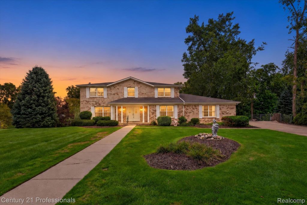 6075 Quaker Lane, Washington