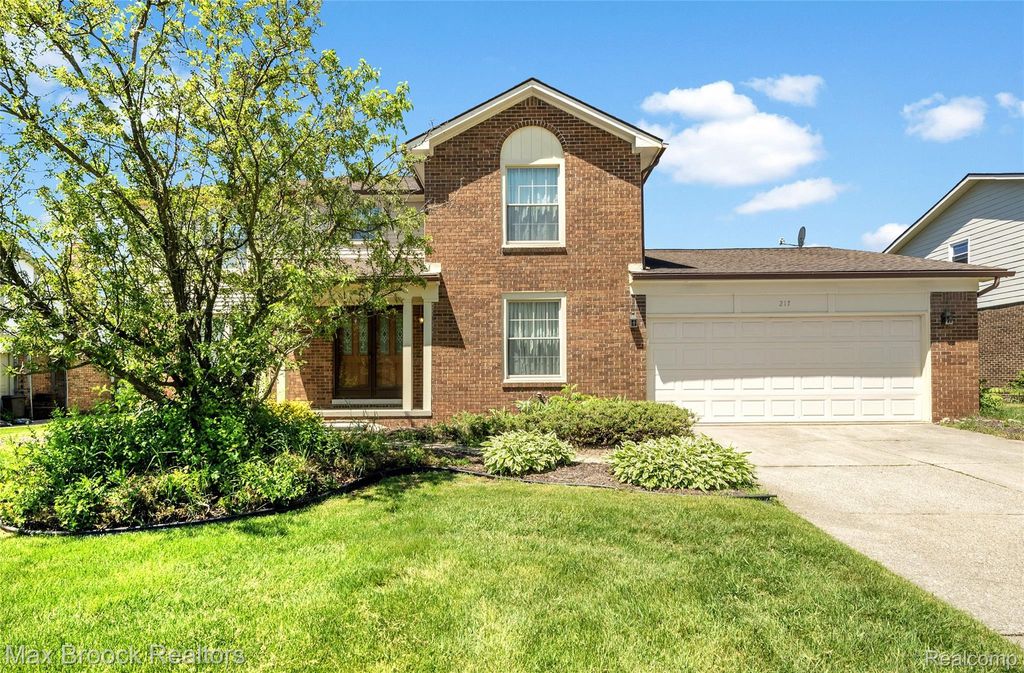 217 Stonetree Circle, Rochester Hills