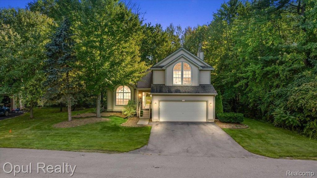 2730 Court Lane S, Oceola township