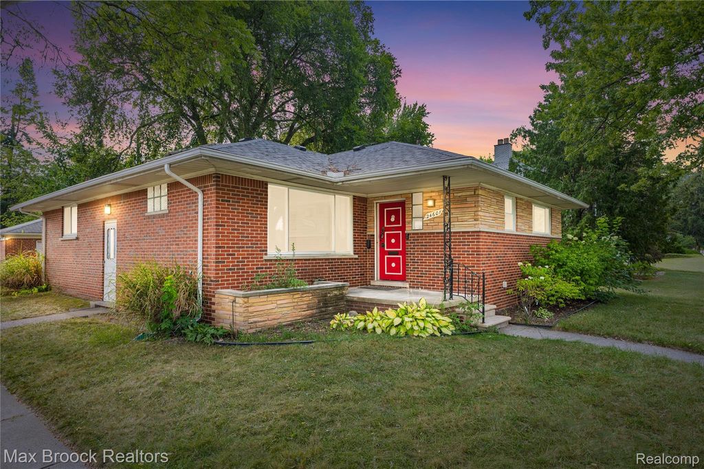 24601 Ridgedale Street, Oak Park