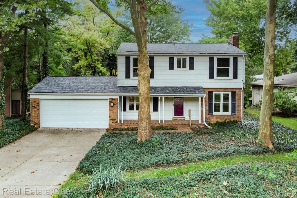 2934 Bolingbroke Drive, Troy