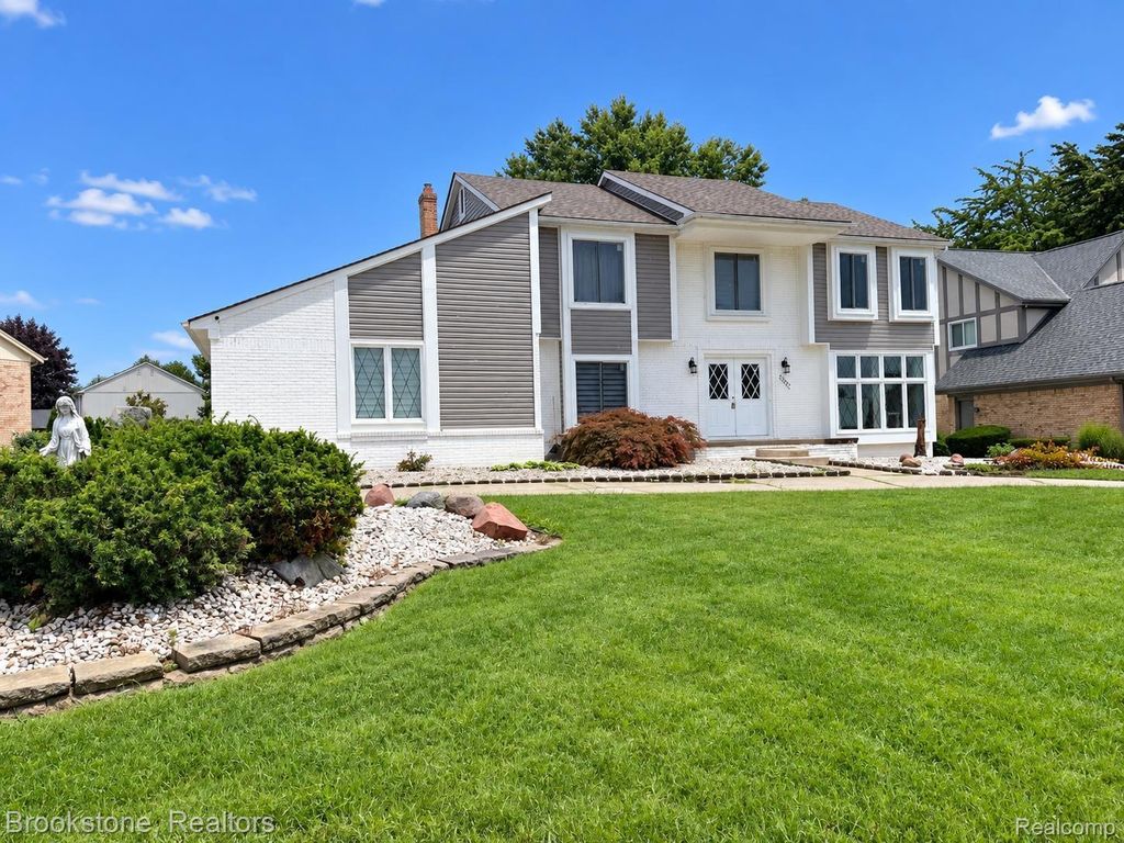 37627 Dorchester Drive, Farmington Hills