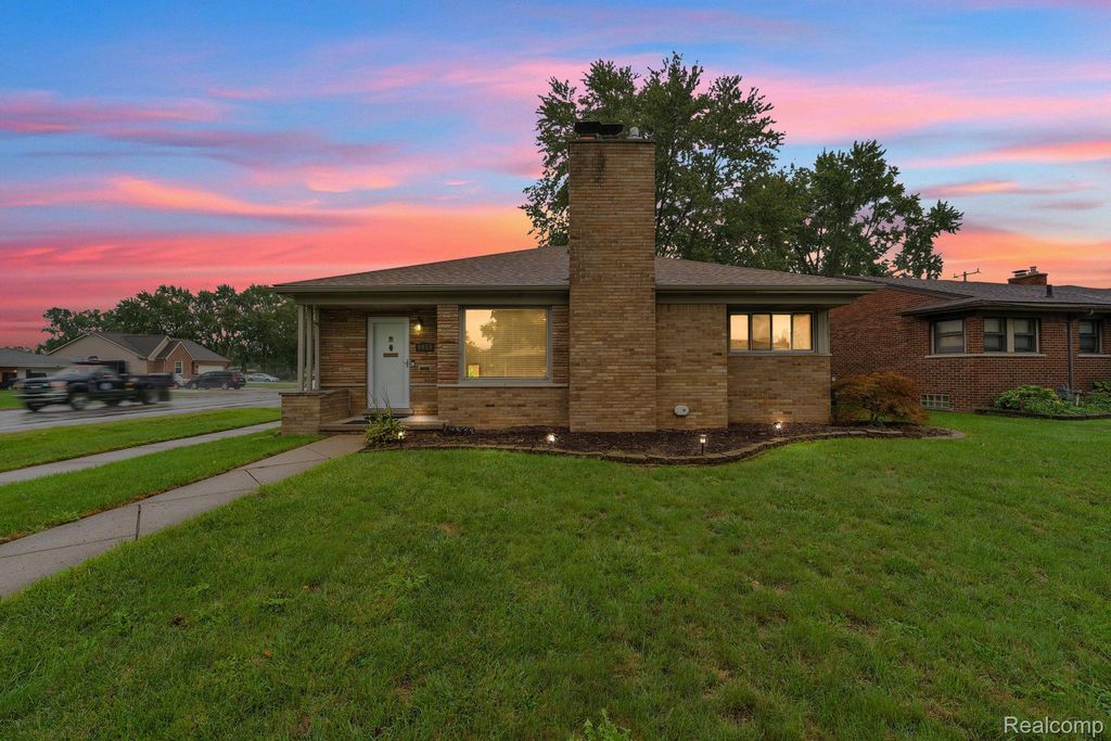 9458 Marion Crescent, Redford