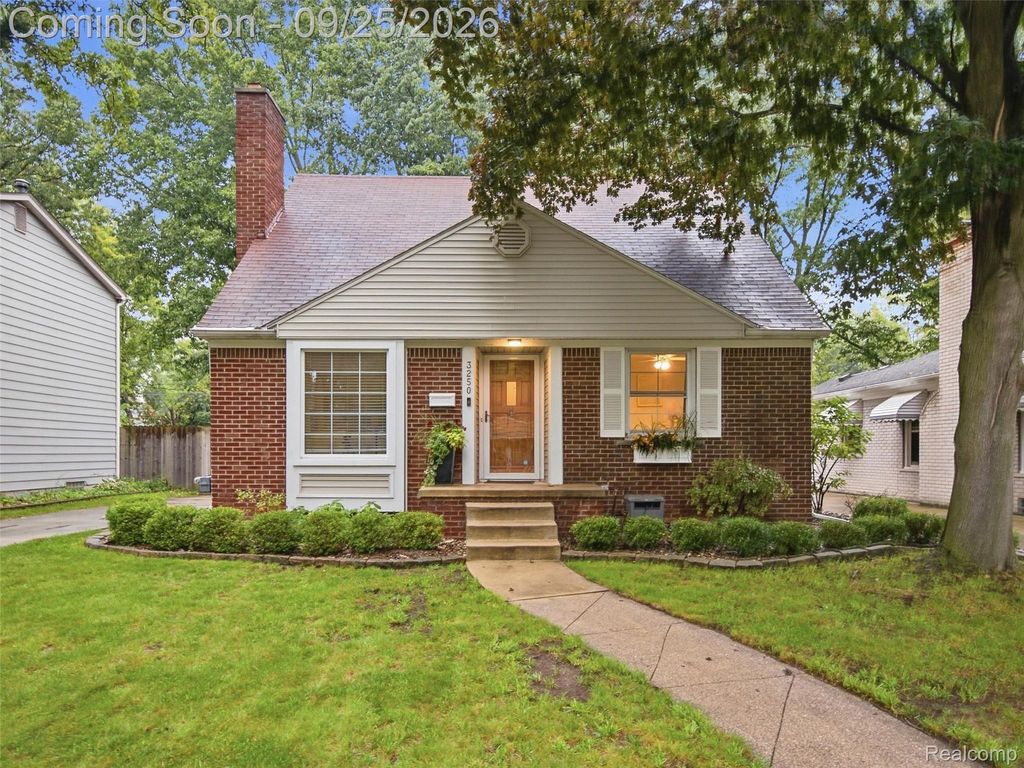 3250 Warick Road, Royal Oak