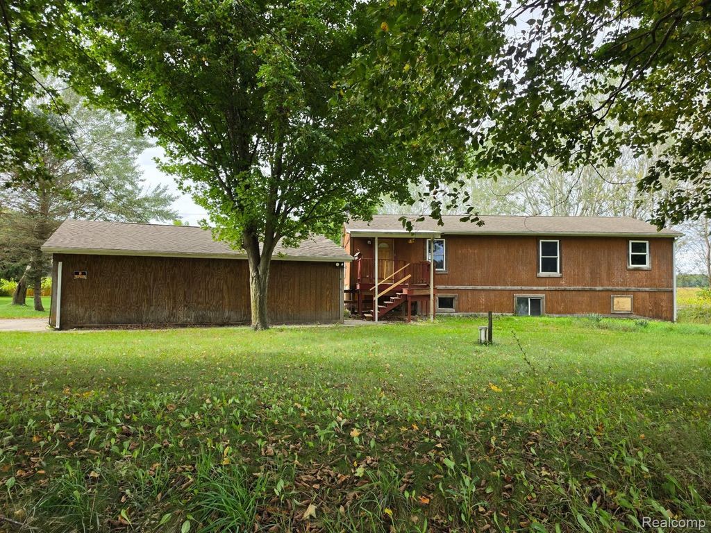 8900 Edward Road, Fostoria
