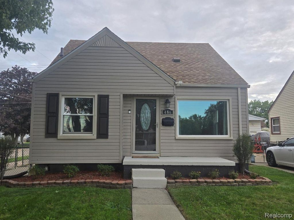 486 Lincoln Avenue, Lincoln Park