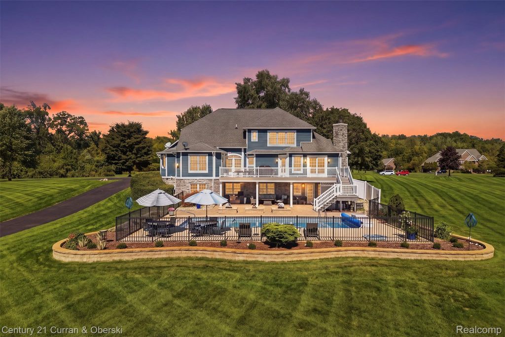 13096 Macneil Court, Brighton township