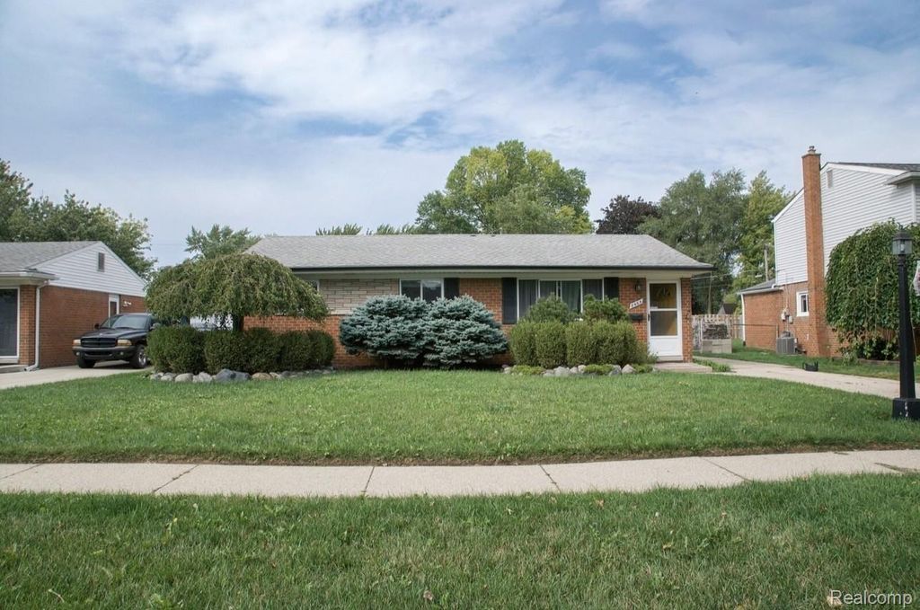 8465 Tinkler Road, Sterling Heights