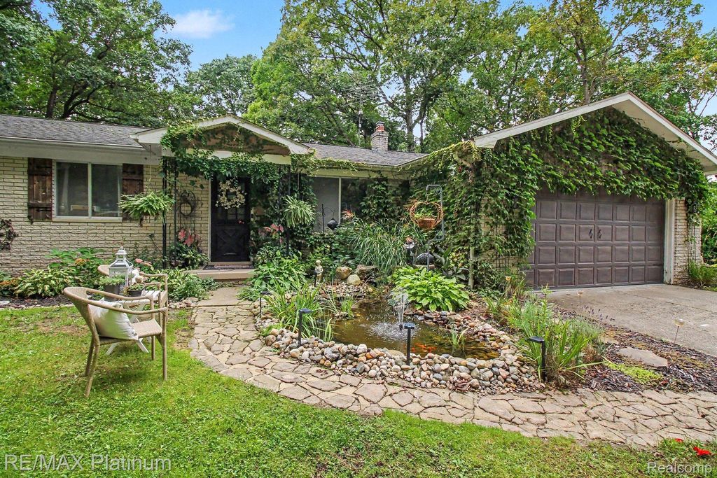 5338 King Road, Howell