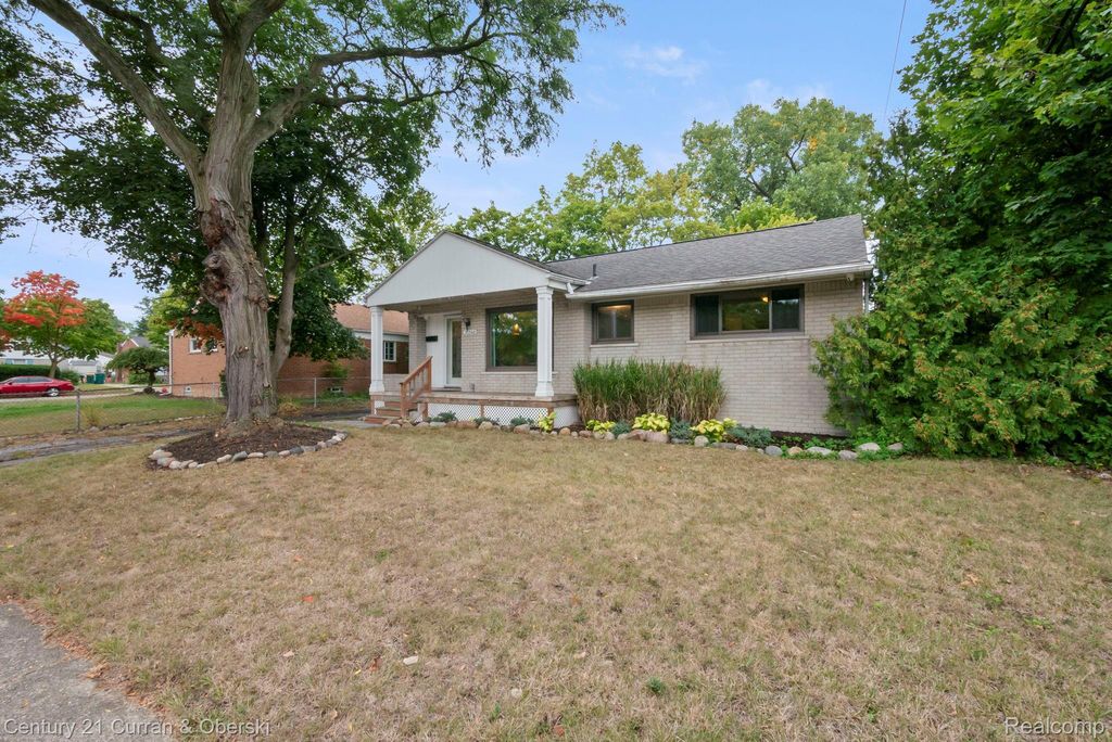 31560 Leelane, Farmington