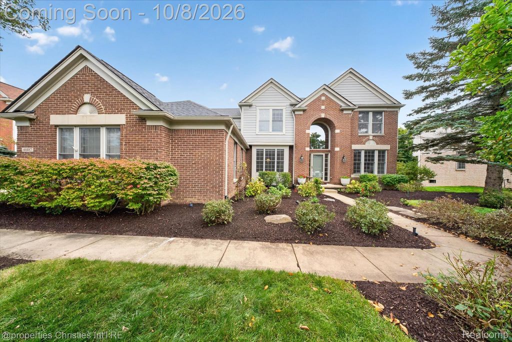 44487 White Pine Circle E, Northville