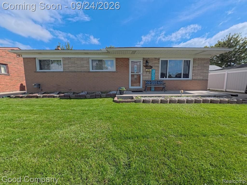26726 Kelsey Drive, Warren