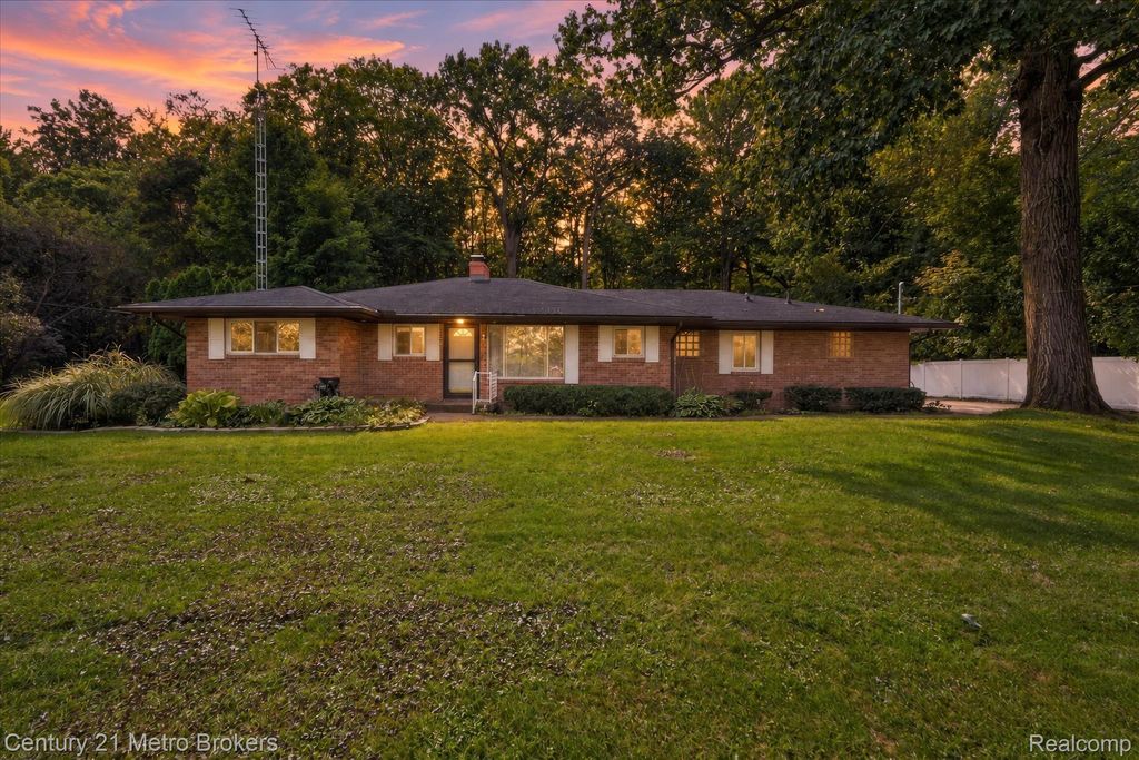 6240 Woodmoor Drive, Burton