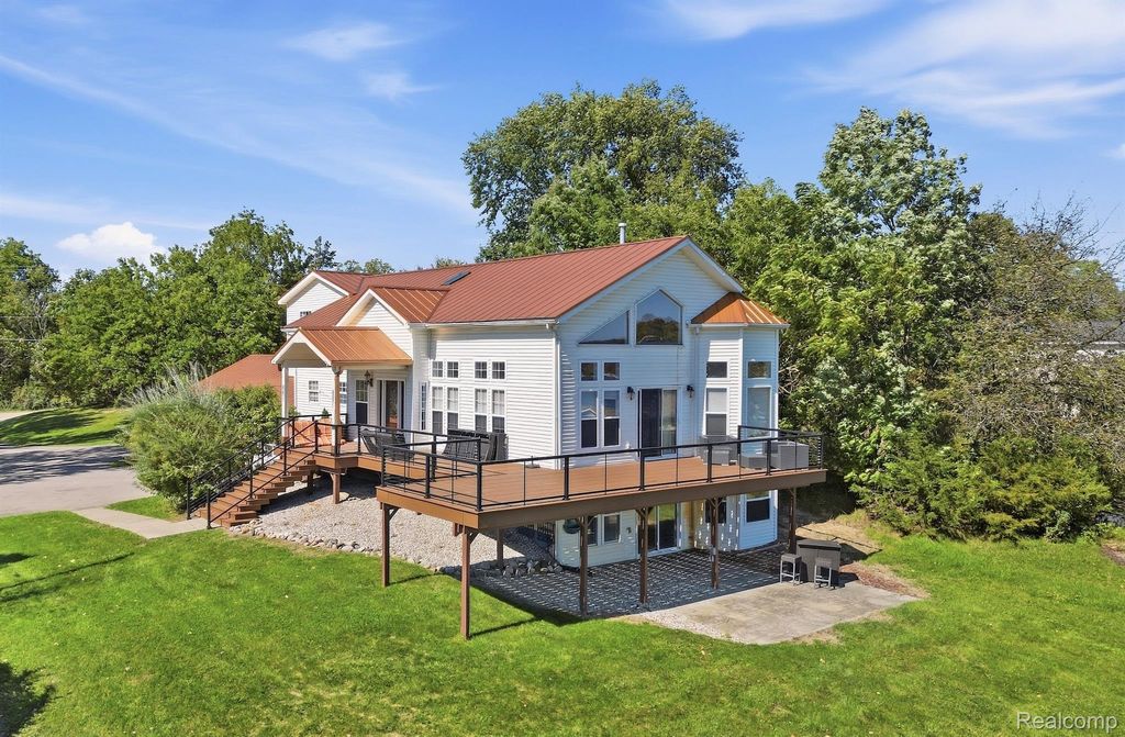 10400 Runyan Lake Road, Fenton