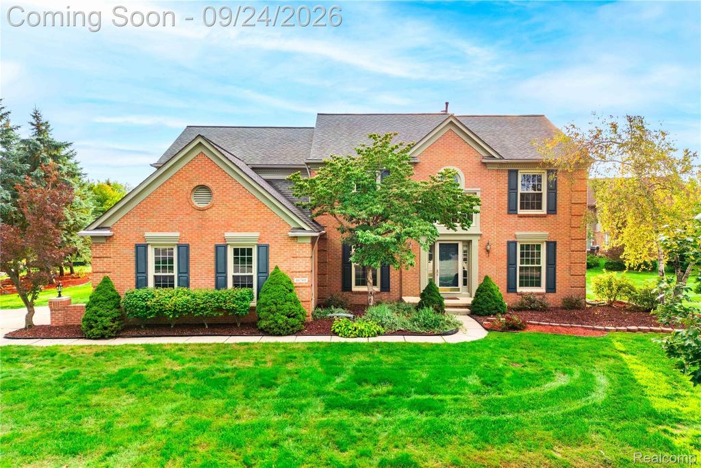 46740 Club Court, Canton
