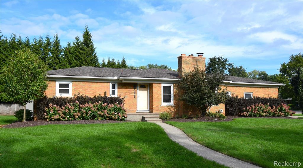 38081 E Bonkay Drive, Clinton Twp