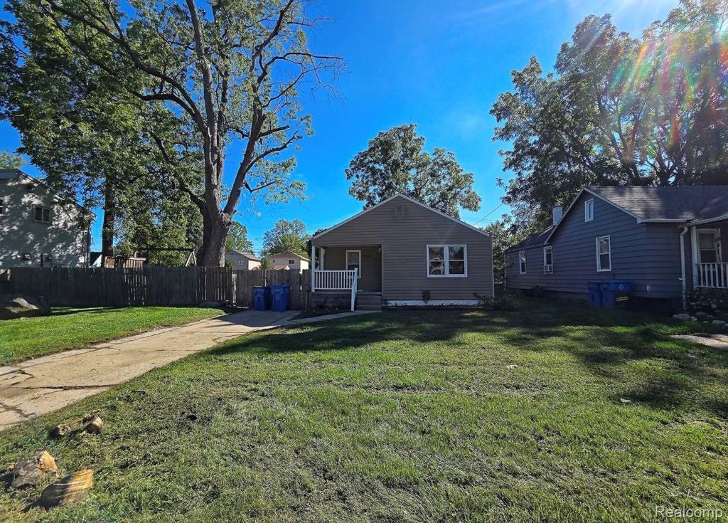 8280 Fenton Street, Dearborn Heights