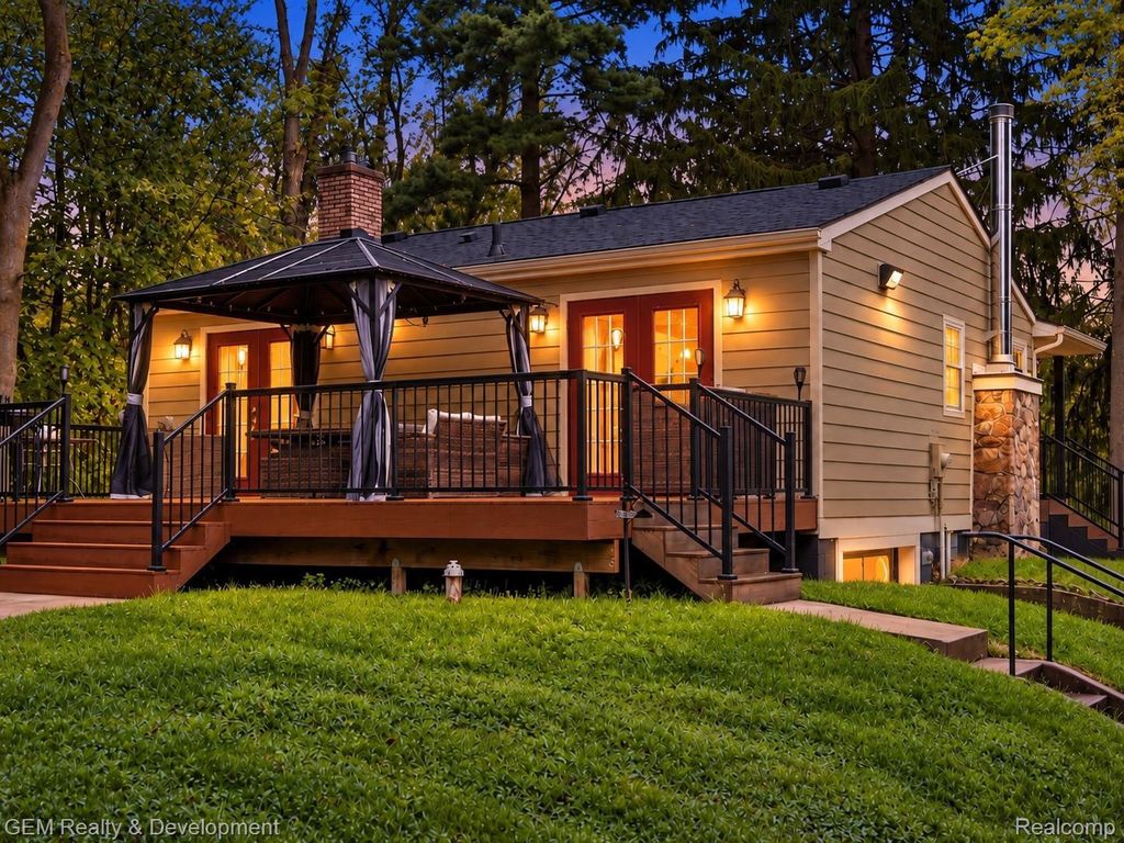 1301 Porter Road, White Lake