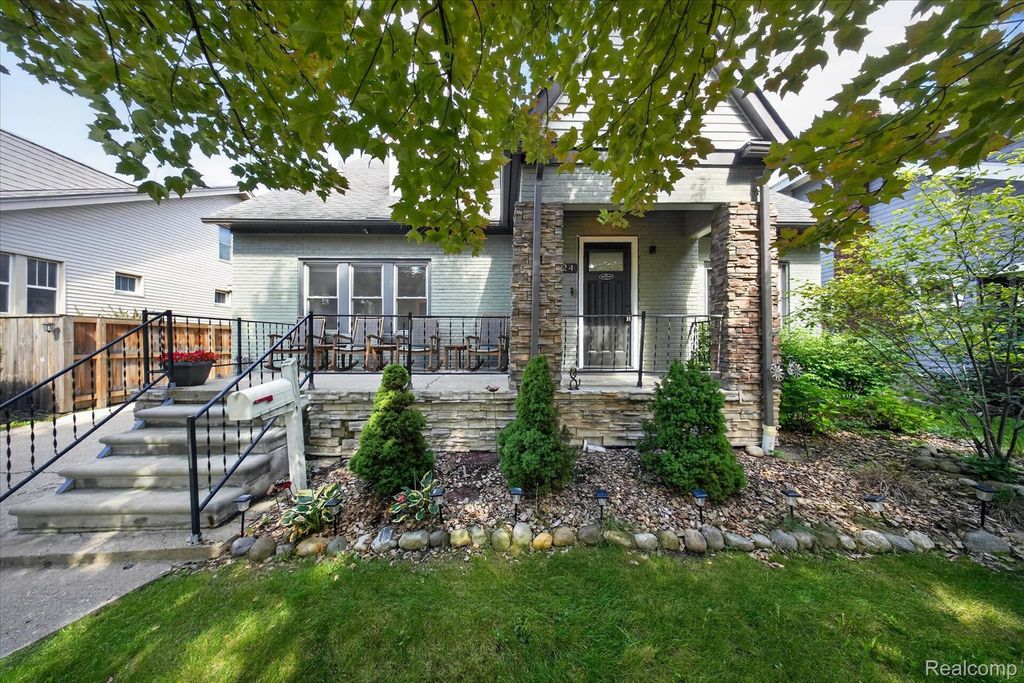 224 W Maplehurst Street, Ferndale
